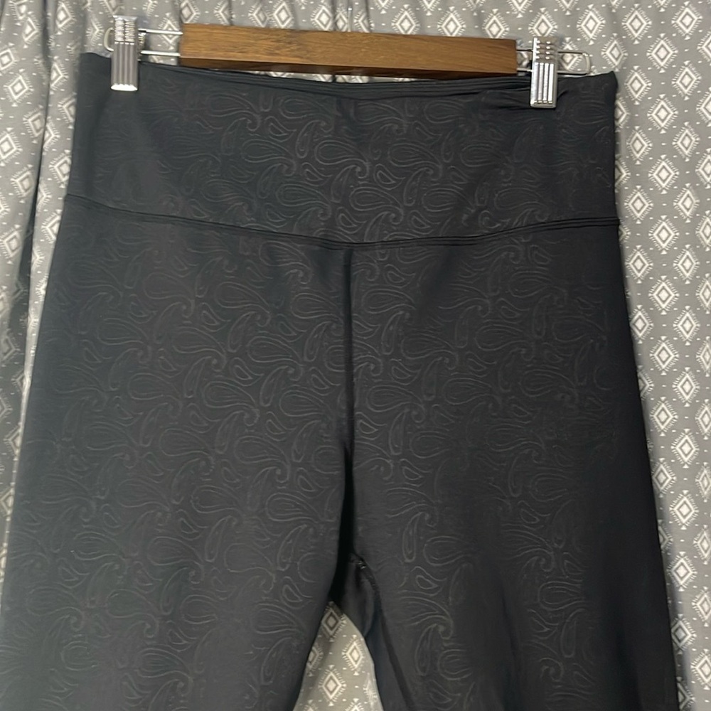 Zyia Paisley Light n Tight Capris